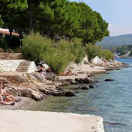 Apartments By The Sea Milna, Brac - 5242 * Milna (Brac)