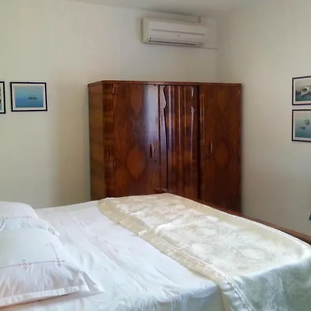 Apartment Apartments By The Sea Milna, Brac - 5242