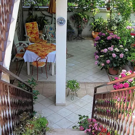 Apartman By The Sea Milna, Brac - 5242