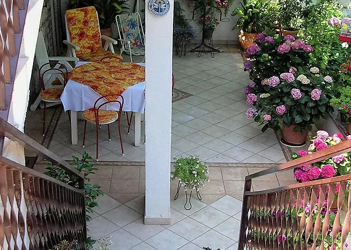 Apartman By The Sea Milna, Brac - 5242